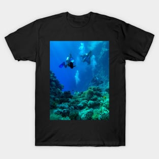 Coral reef and scuba divers T-Shirt